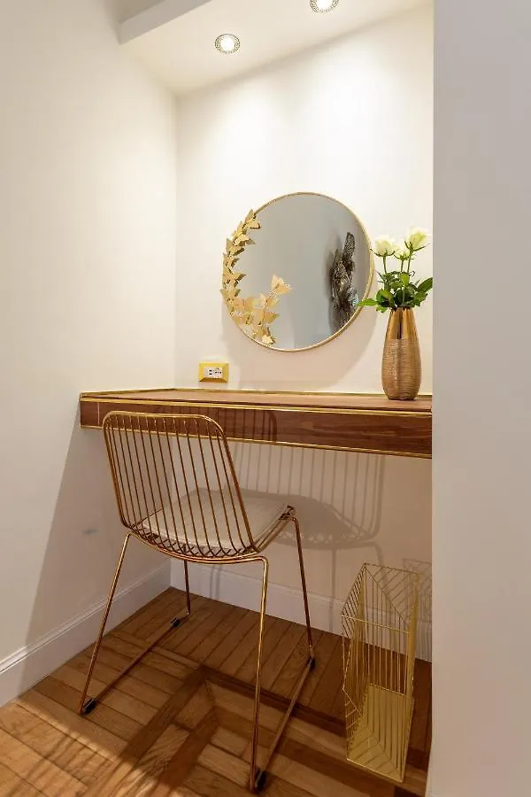 Maison D'Or Genoa Apartment