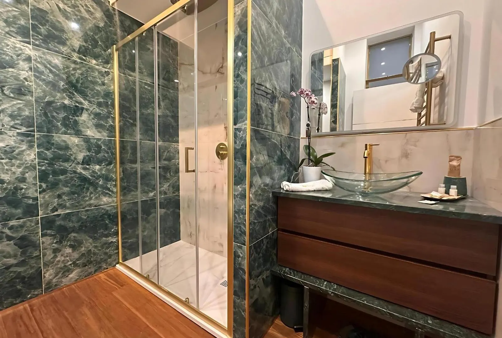 Apartment Maison D'Or Genoa