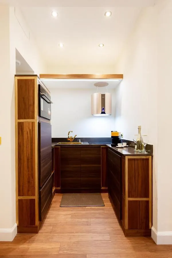 ג'נובה Maison D'Or 0*,